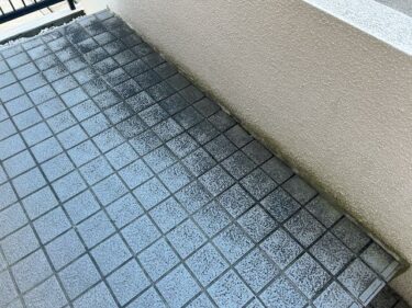 玄関周り、駐車場の高圧洗浄(横浜市瀬谷区)