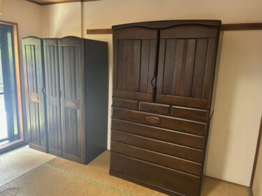 大和市南林間の方からタンス2竿と学習机を粗大ゴミで捨てる搬出お手伝いのご依頼をいただきました