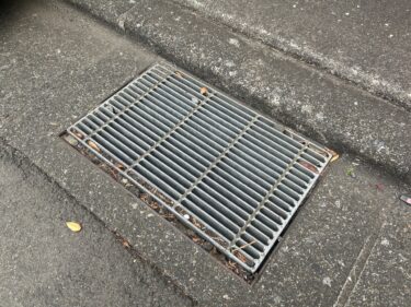 大和市で鍵を側溝に落としたお客様からの緊急のご依頼